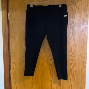 NWOT Women’s 1x Calvin Klein performance black Capri leggings 31” in length